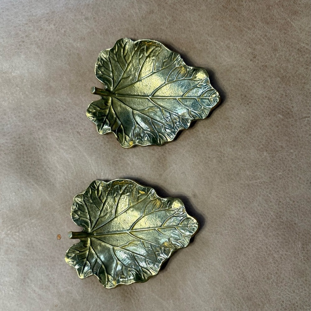 Vintage Solid Brass Rhubarb Leaf TRINKET DISH TRAY Made In Taiwan